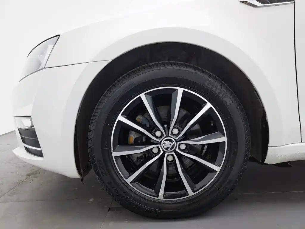 Skoda Octavia 2016 — фото 17