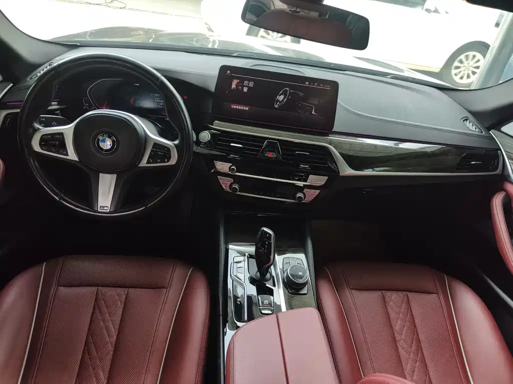 BMW 5 Series 2022 — фото 10