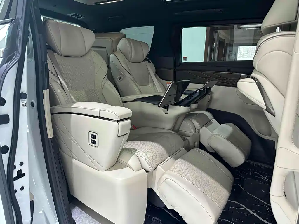 Toyota Vellfire 2024 — фото 17