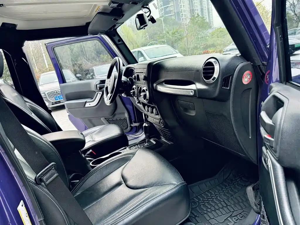 Jeep Wrangler 2017 — фото 11