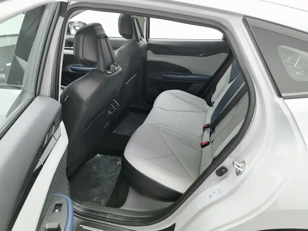 Changan UNI-V Smart Electric Idd 2023 — фото 15