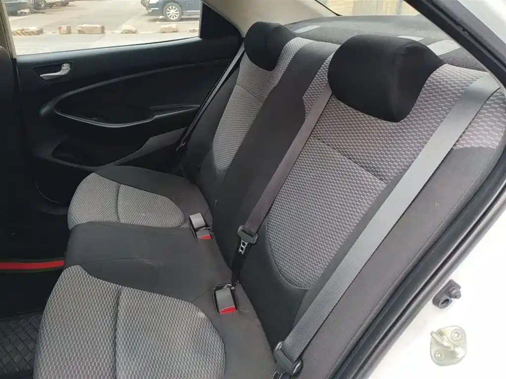 Hyundai Verna 2017 — фото 17