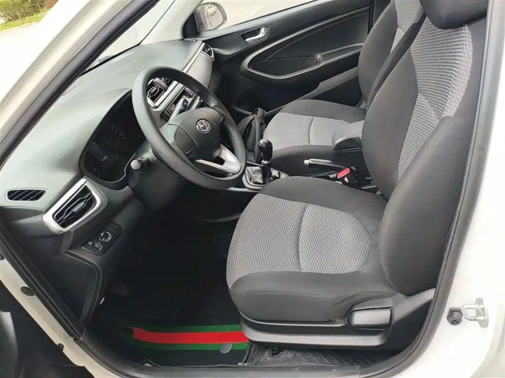 Hyundai Verna 2017 — фото 15