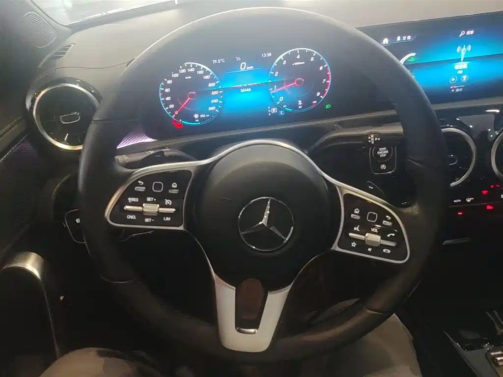 Mercedes-Benz A-Class 2021 — фото 11