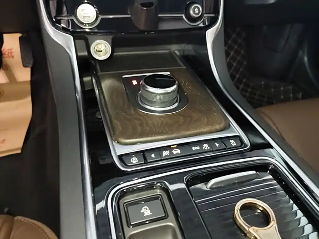 Jaguar XFL 2021 — фото 14