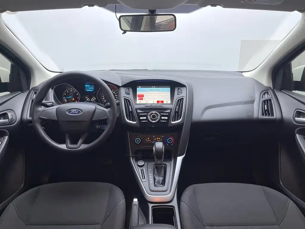 Ford Focus 2018 — фото 17