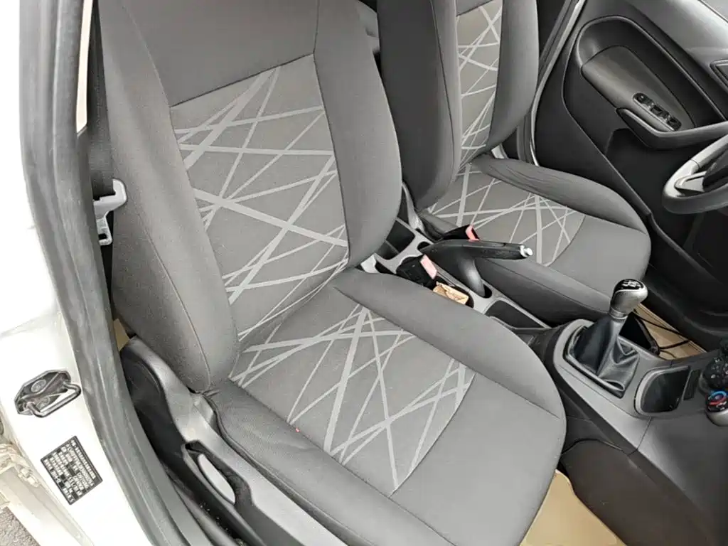 Ford Fiesta 2015 — фото 25