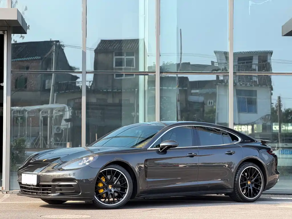 Porsche Panamera 2018 — фото 1