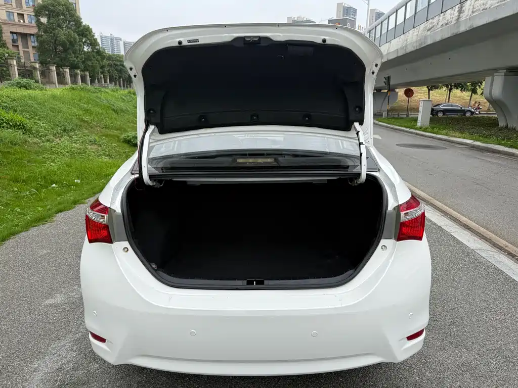 Toyota Corolla 2015 — фото 16