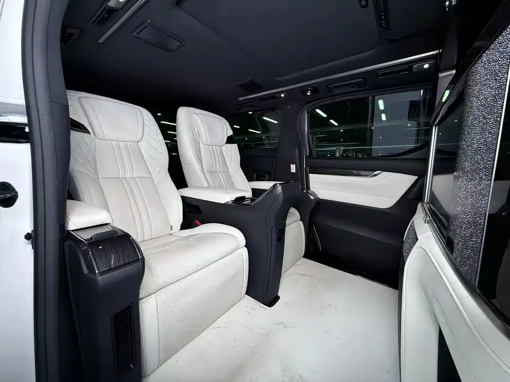 Lexus LM 2021 — фото 12