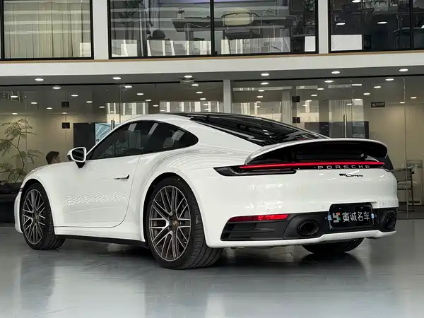 Porsche 911 2023