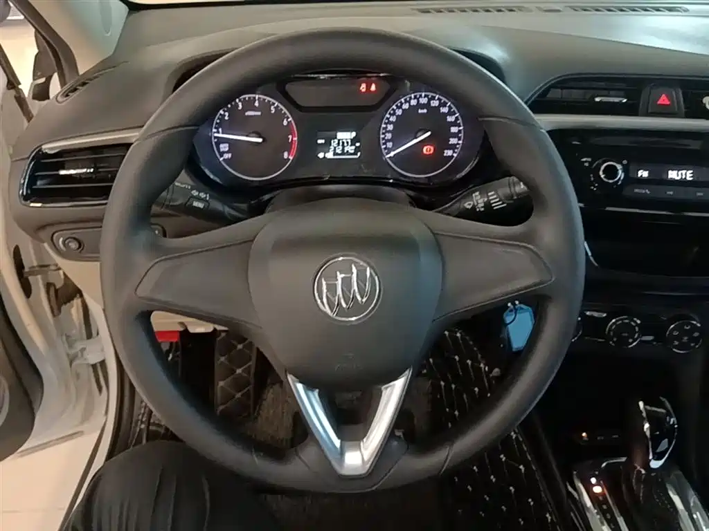 Buick Excelle 2019 — фото 11