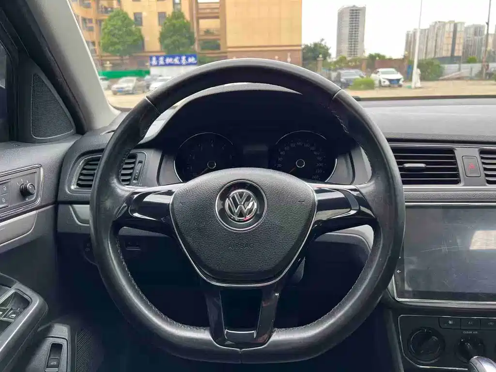 Volkswagen Lavida 2016 — фото 12