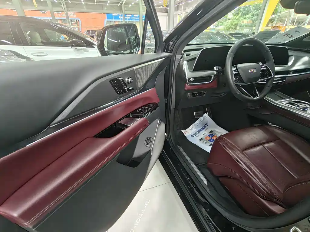 Cadillac XT5 2025
