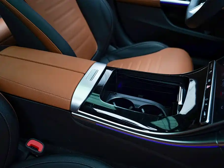 Mercedes-Benz C-Class 2023 — фото 11