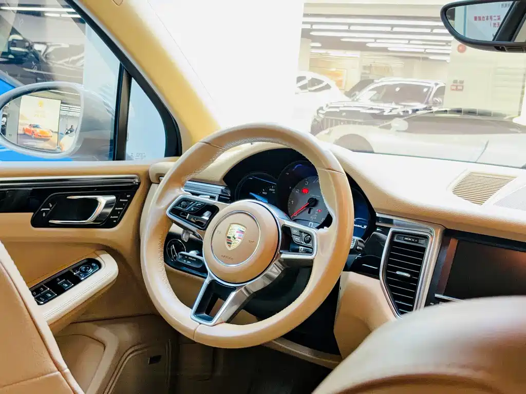 Porsche Macan 2015 — фото 17