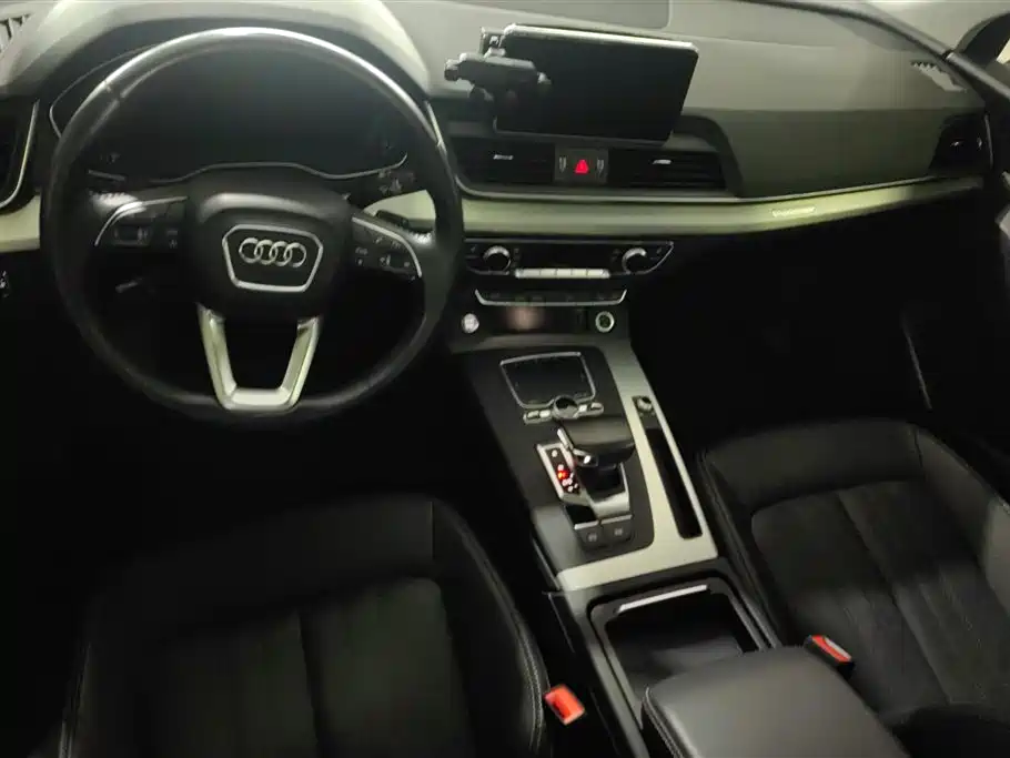 Audi Q5L 2020 — фото 12