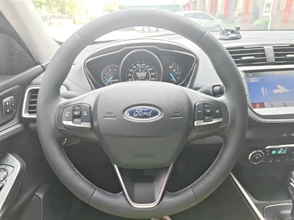Ford Escort 2018 — фото 11