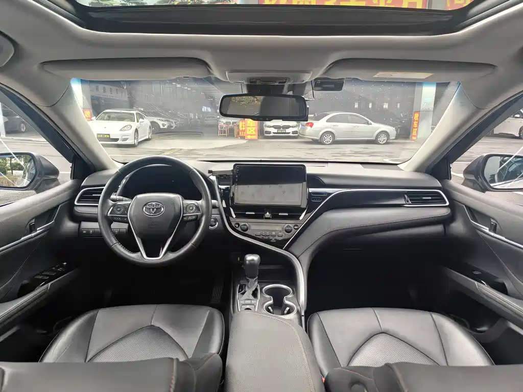 Toyota Camry 2022 — фото 10