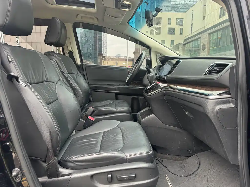 Honda Odyssey 2015 — фото 11