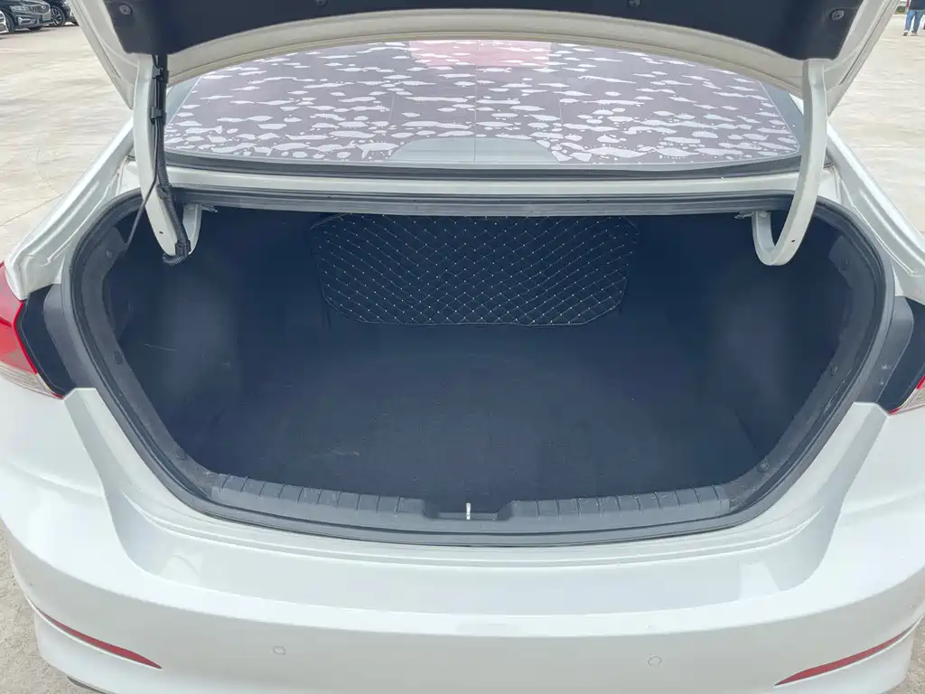 Hyundai Elantra 2019 — фото 11