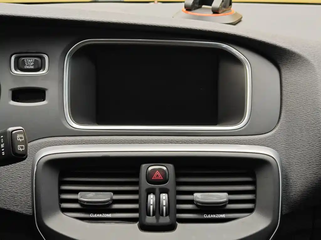 Volvo V40 2018 — фото 15