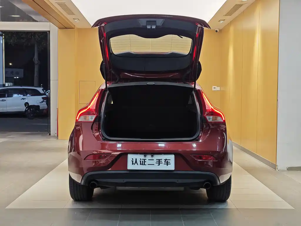 Volvo V40 2018 — фото 25