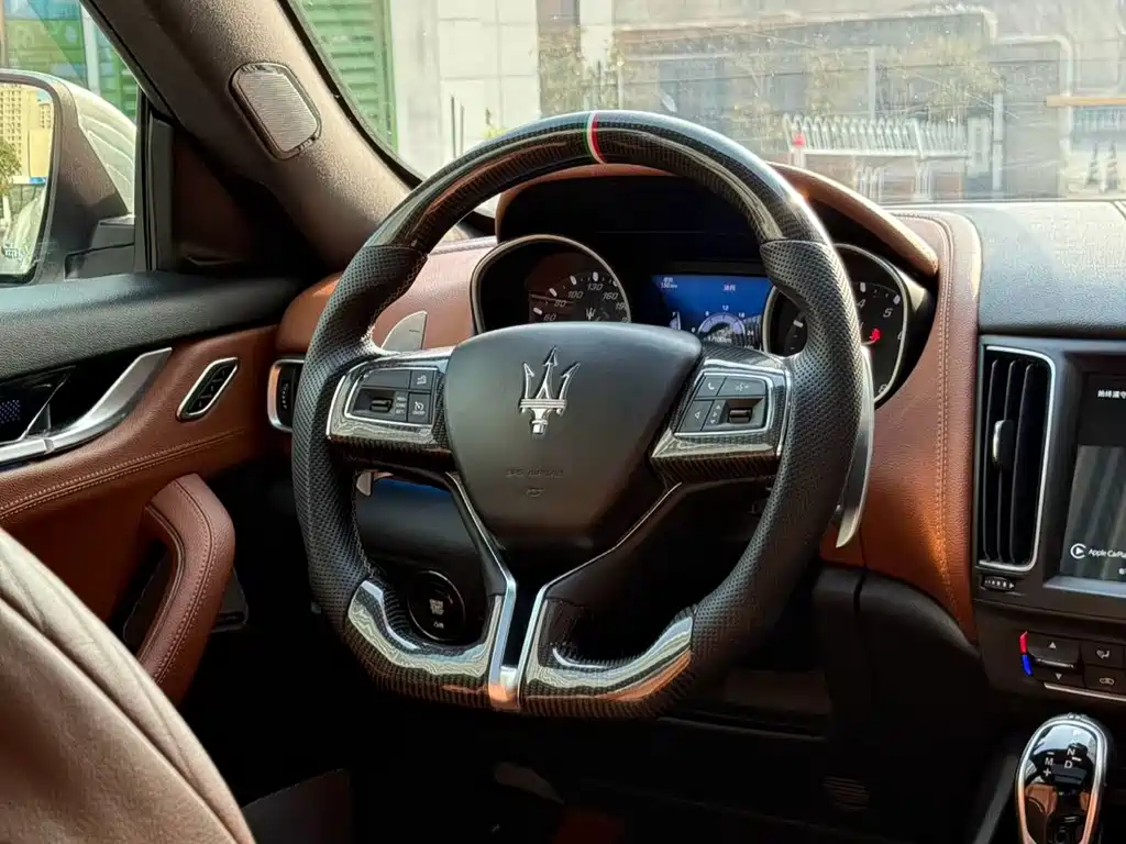 Maserati Levante 2019 — фото 11