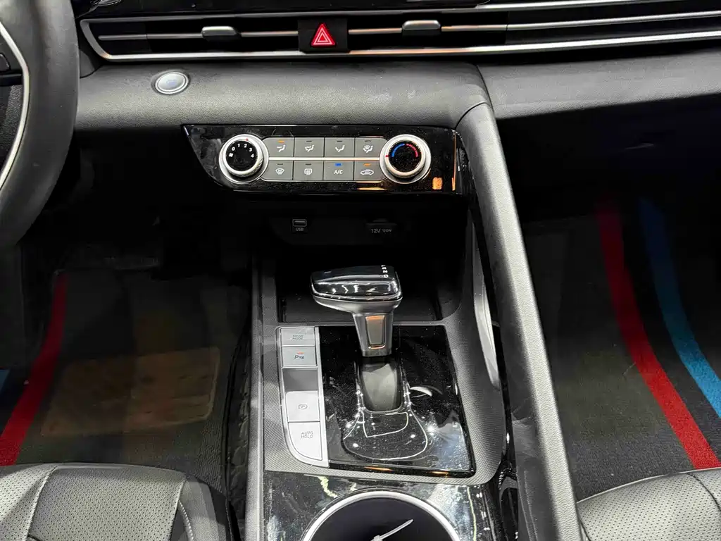 Hyundai Elantra 2022 — фото 11