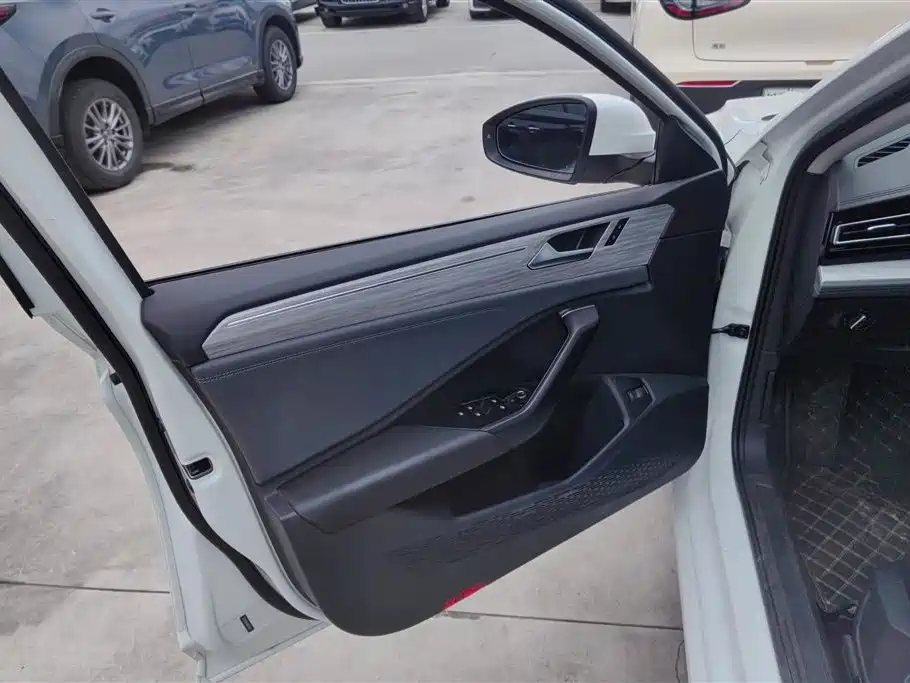 Volkswagen Sagitar 2025