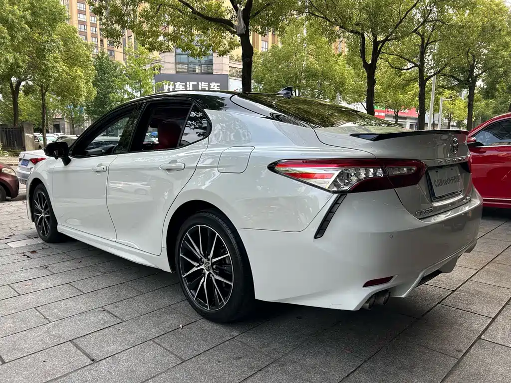 Toyota Camry 2023 — фото 14