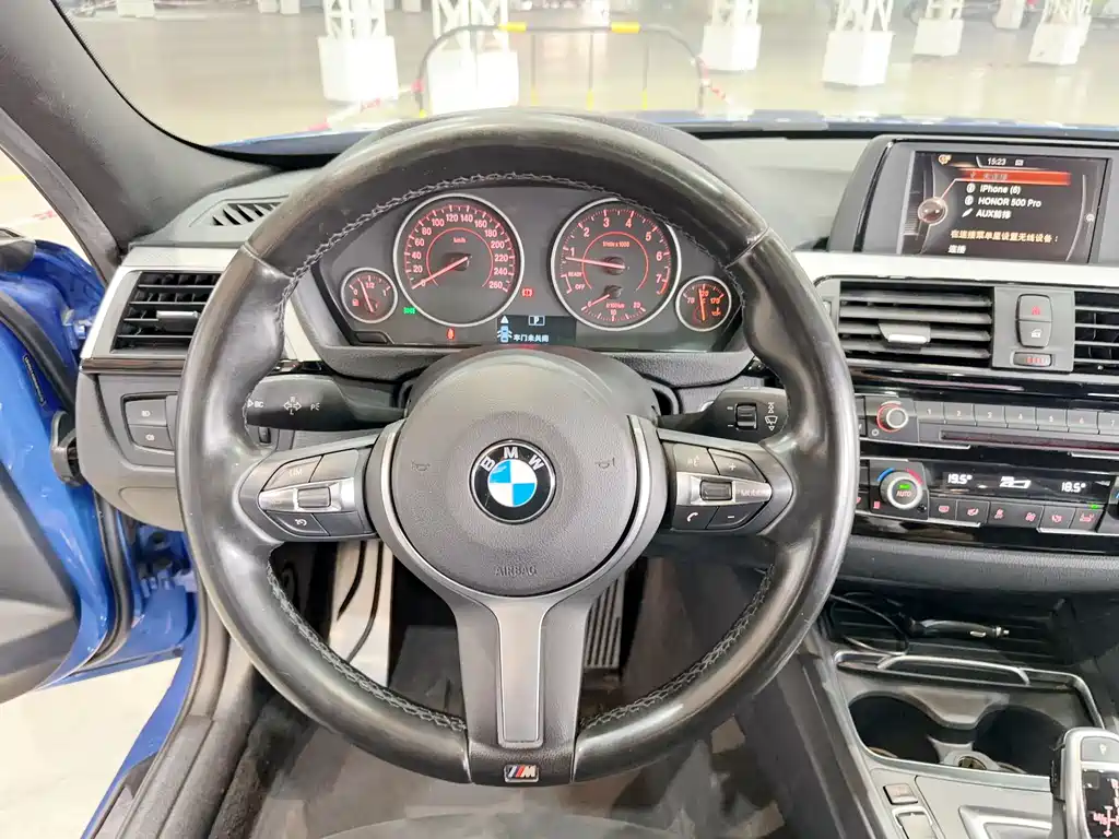 BMW 3 Series 2017 — фото 20