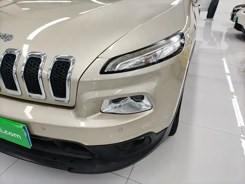Jeep Cherokee 2016 — фото 24