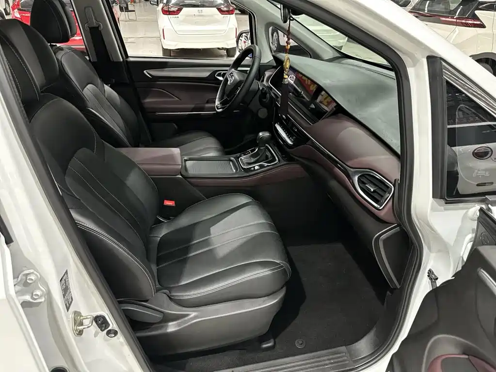 GAC Trumpchi M6 2022 — фото 17