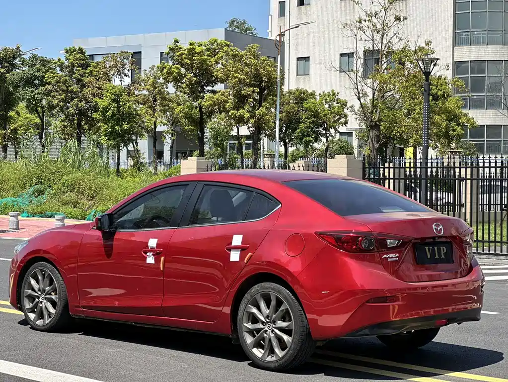 Mazda 3 Axela 2015