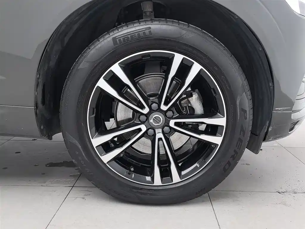 Volvo XC60 2019 — фото 17
