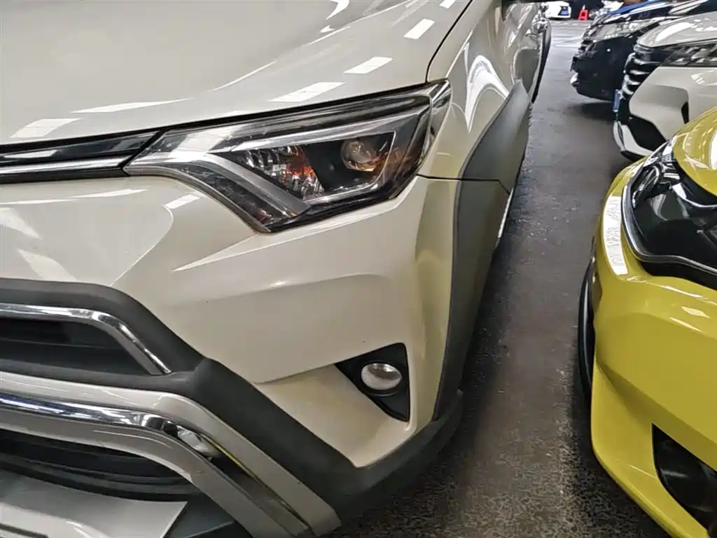 Toyota RAV4 2019 — фото 24