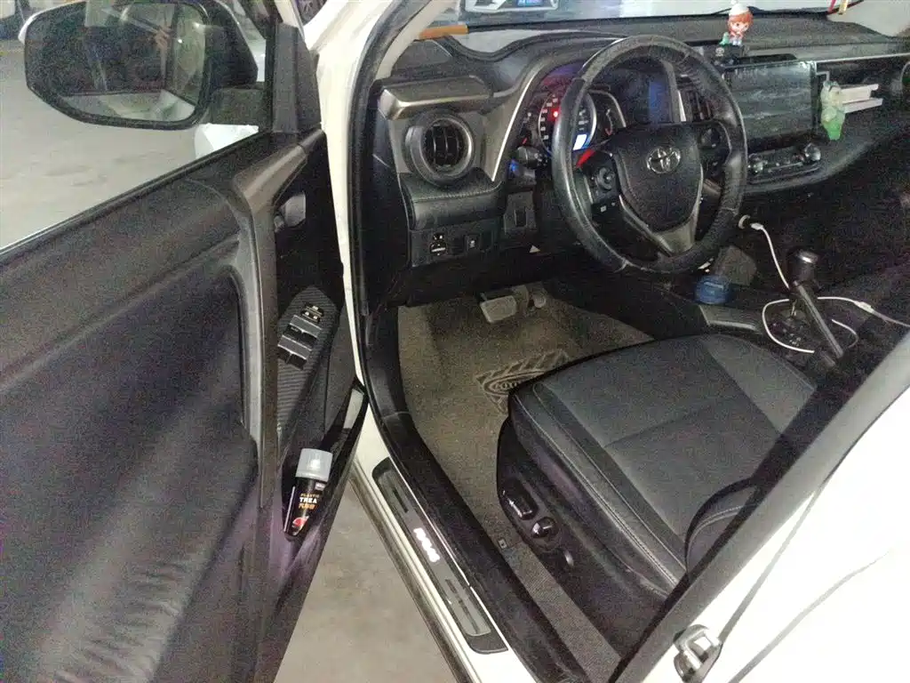 Toyota RAV4 2016 — фото 14
