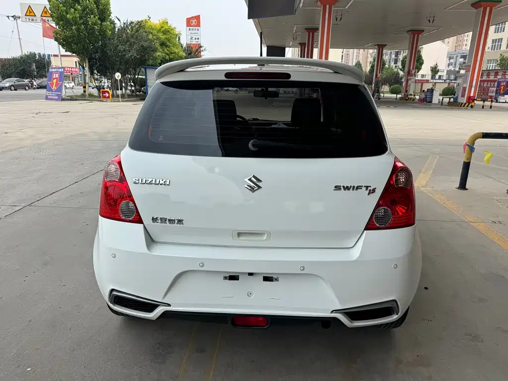 Suzuki Swift 2014 — фото 12