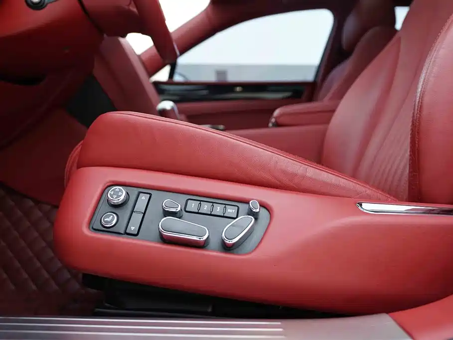 Bentley Flying Spur 2017 — фото 13