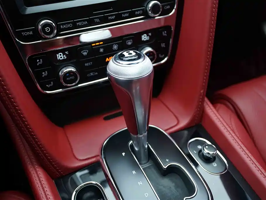 Bentley Flying Spur 2017 — фото 9