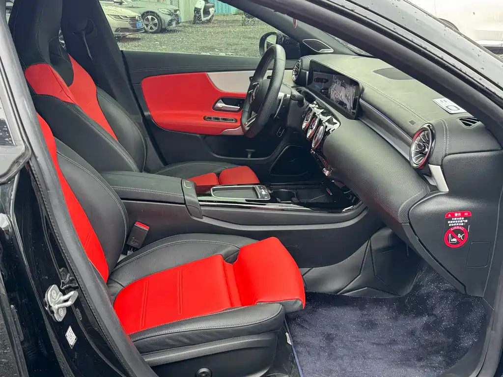 Mercedes-Benz CLA AMG 2024 — фото 12
