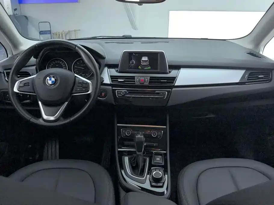 BMW 2 Series Station Wagon 2017 — фото 12