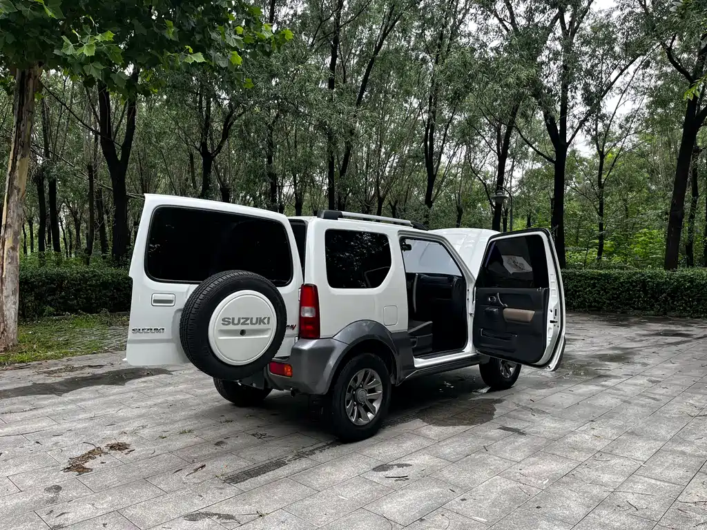 Suzuki Jimny 2017 — фото 15