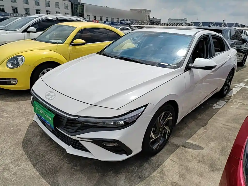 Hyundai Elantra 2024 — фото 1