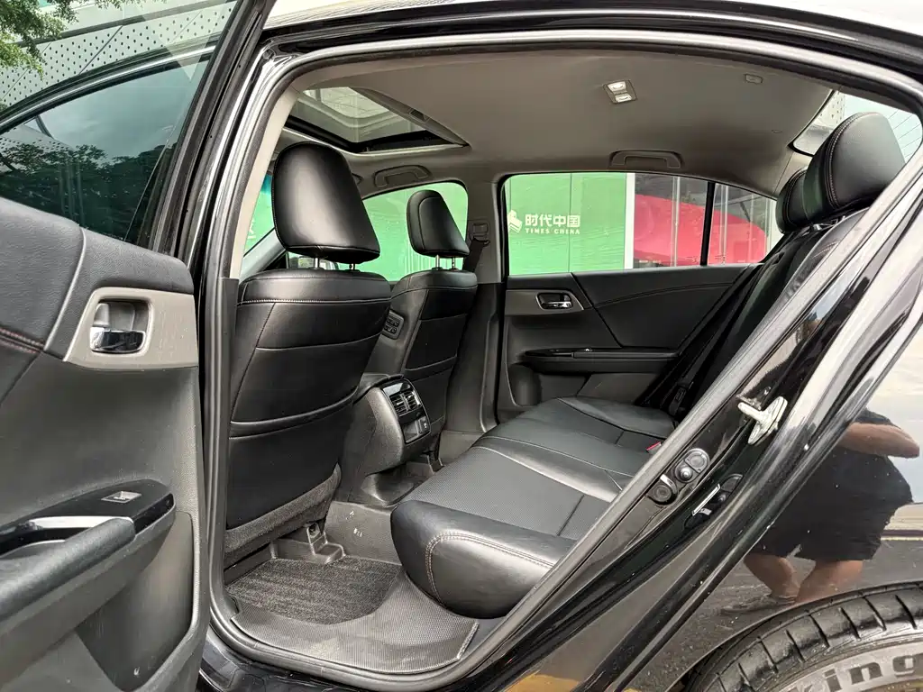 Honda Accord 2018 — фото 10