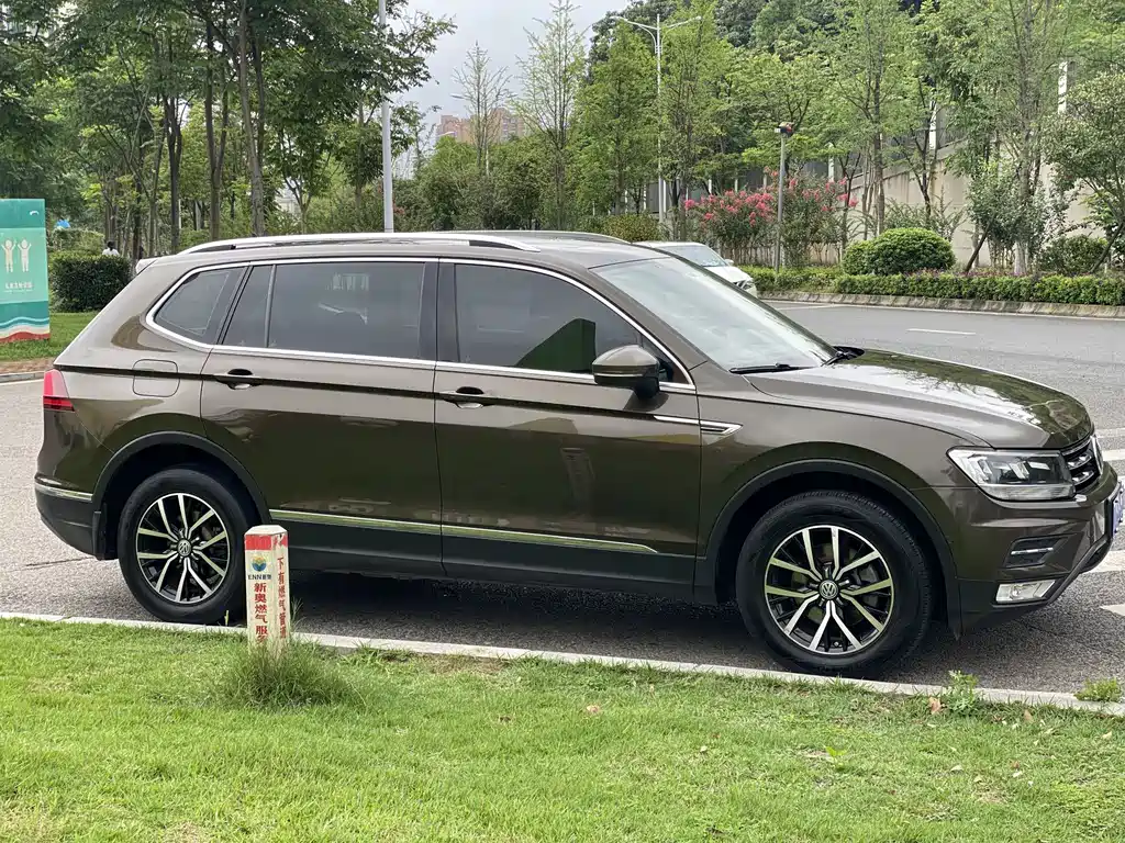 Volkswagen Tiguan L 2018 — фото 8