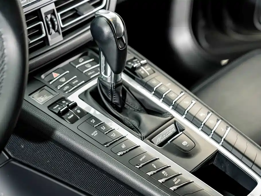 Porsche Macan 2019 — фото 11