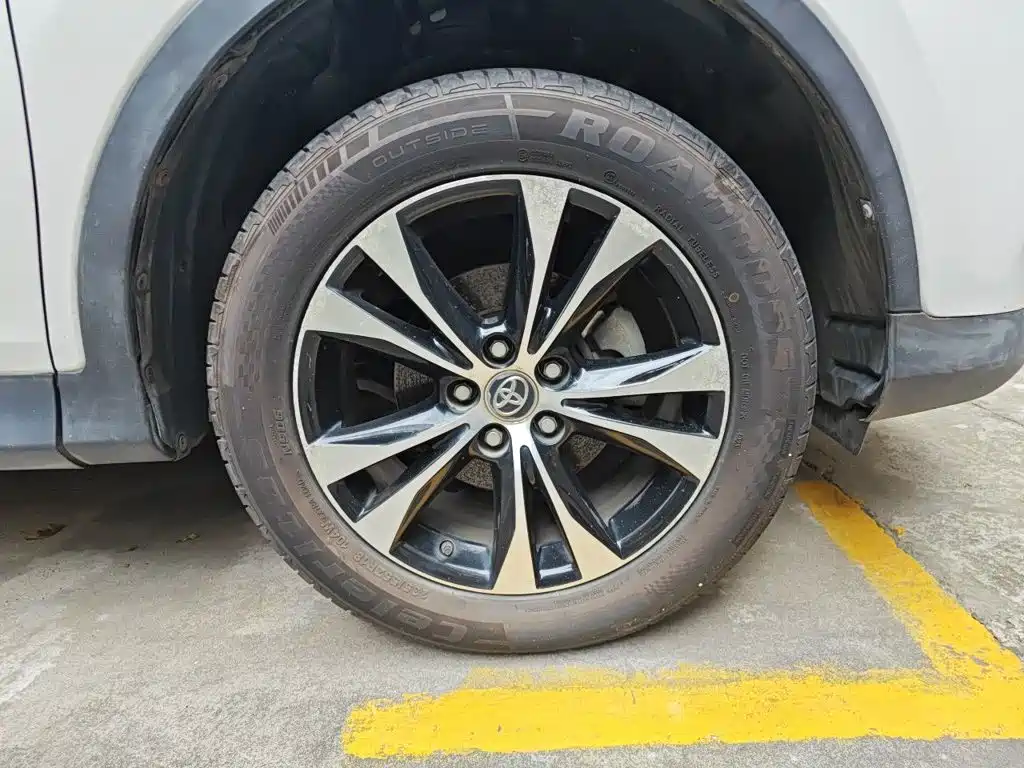 Toyota RAV4 2015 — фото 26