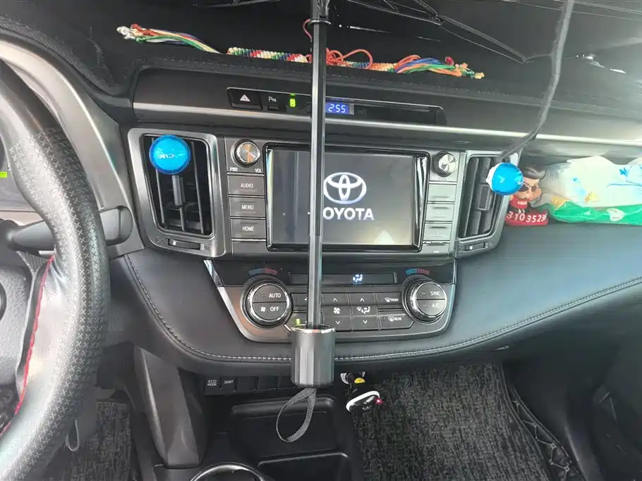 Toyota RAV4 2016 — фото 13
